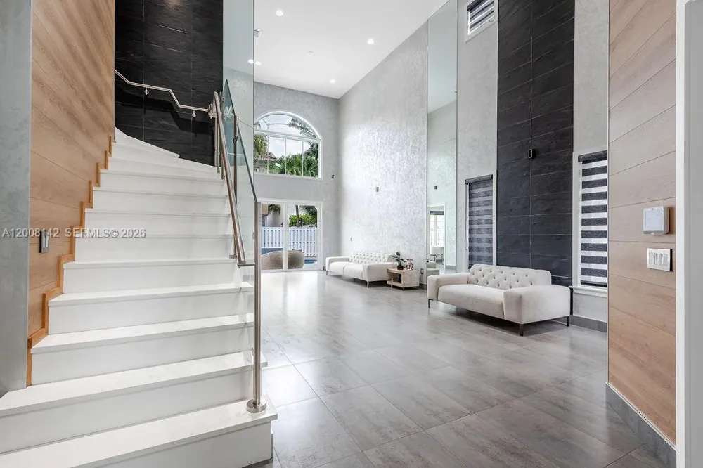 3949 194th Ln Sunny Isles Beach, FL 33160