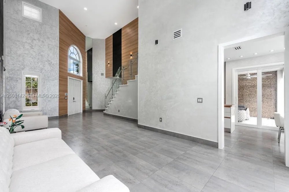 3949 194th Ln Sunny Isles Beach, FL 33160