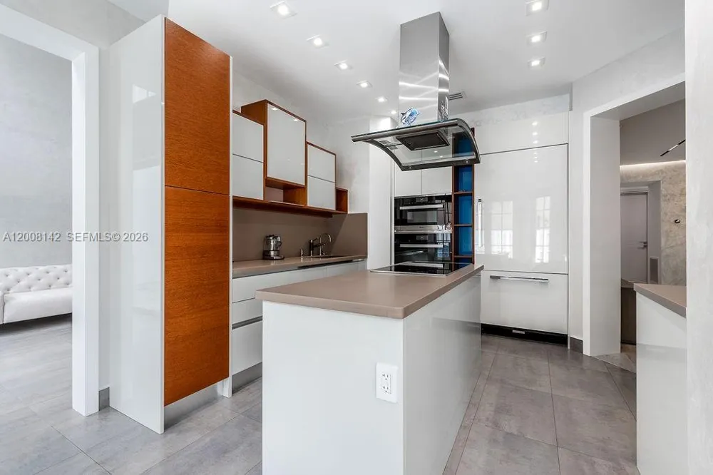 3949 194th Ln Sunny Isles Beach, FL 33160