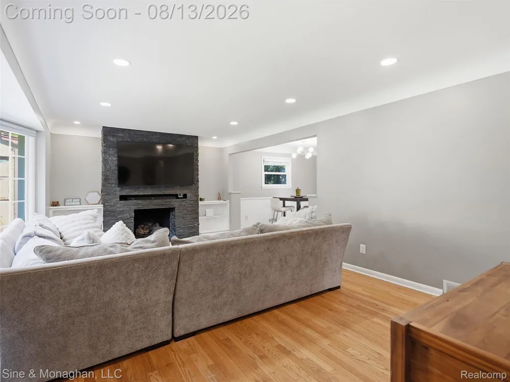 1327 Alicia Court Royal Oak City, MI 48073