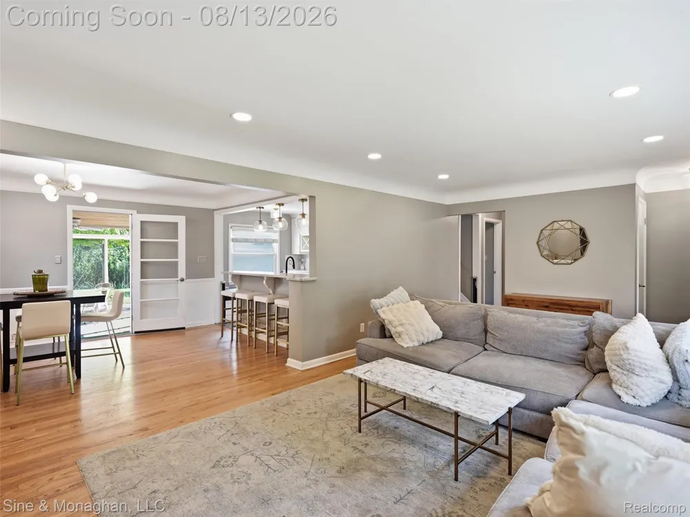 1327 Alicia Court Royal Oak City, MI 48073