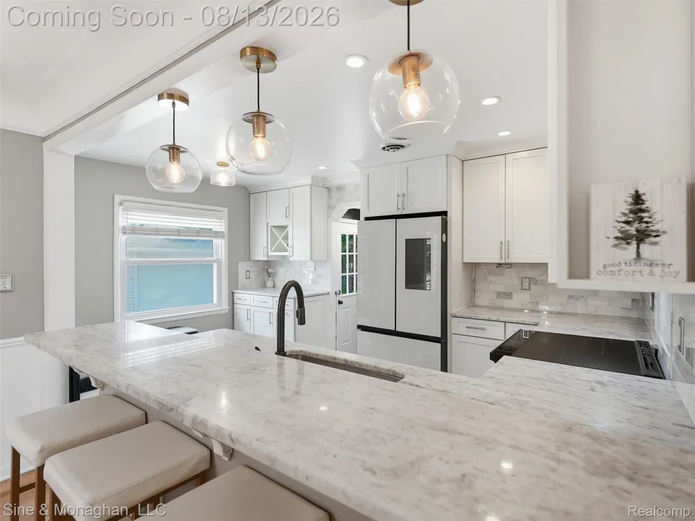 1327 Alicia Court Royal Oak City, MI 48073