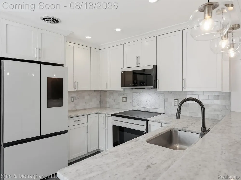1327 Alicia Court Royal Oak City, MI 48073