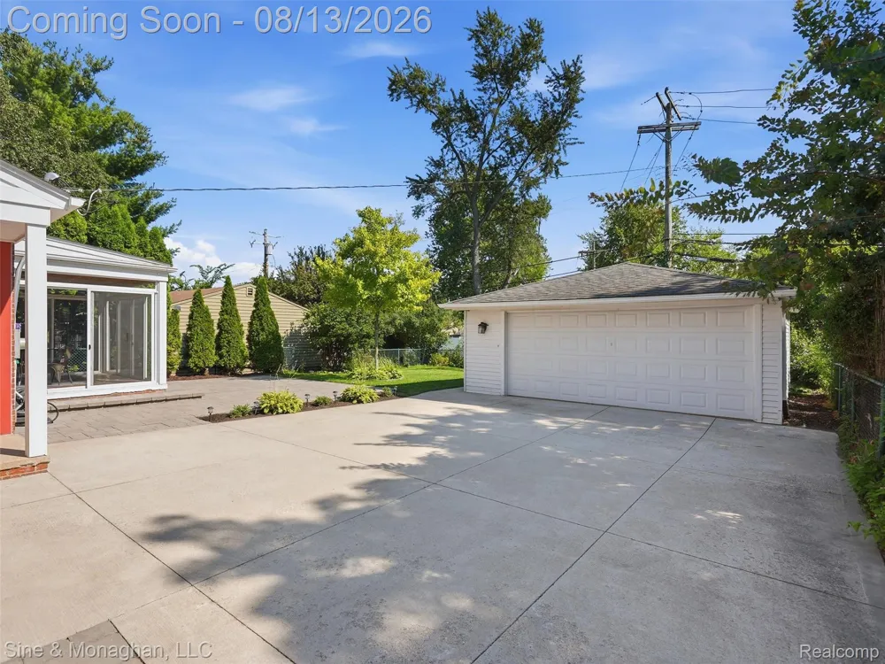 1327 Alicia Court Royal Oak City, MI 48073