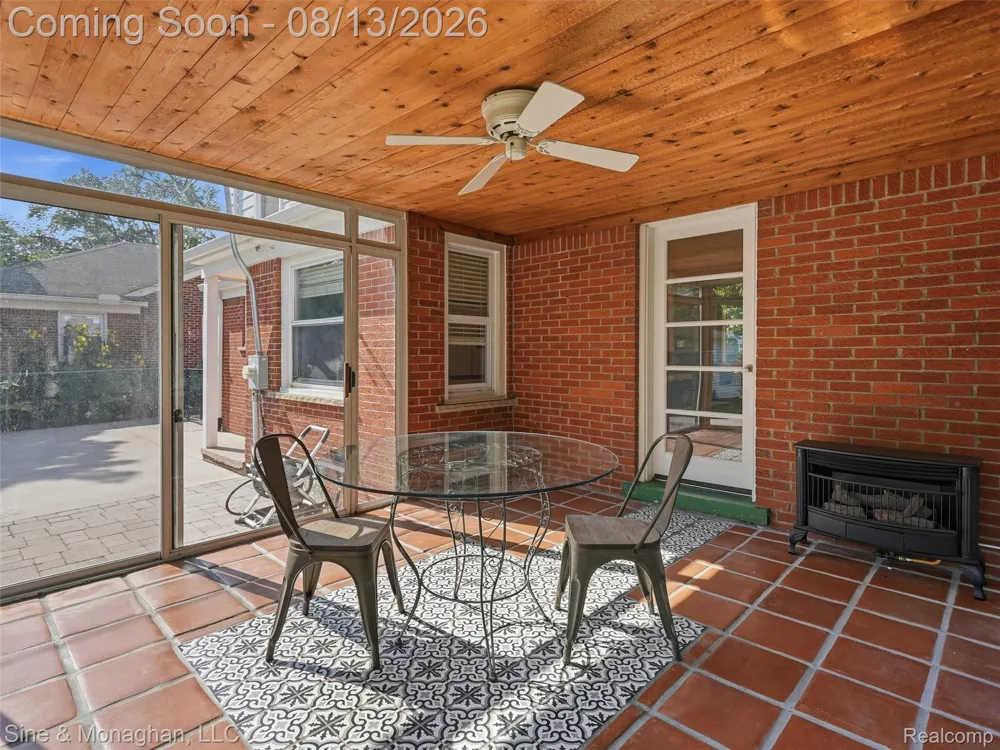 1327 Alicia Court Royal Oak City, MI 48073