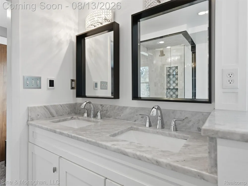1327 Alicia Court Royal Oak City, MI 48073