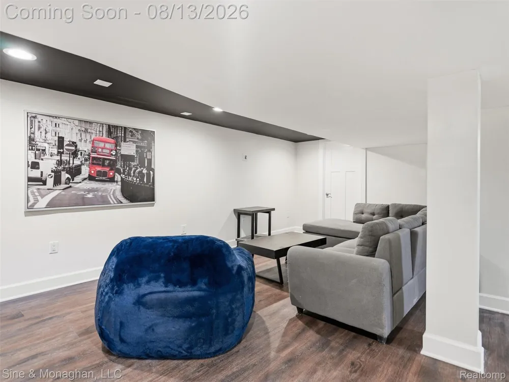 1327 Alicia Court Royal Oak City, MI 48073
