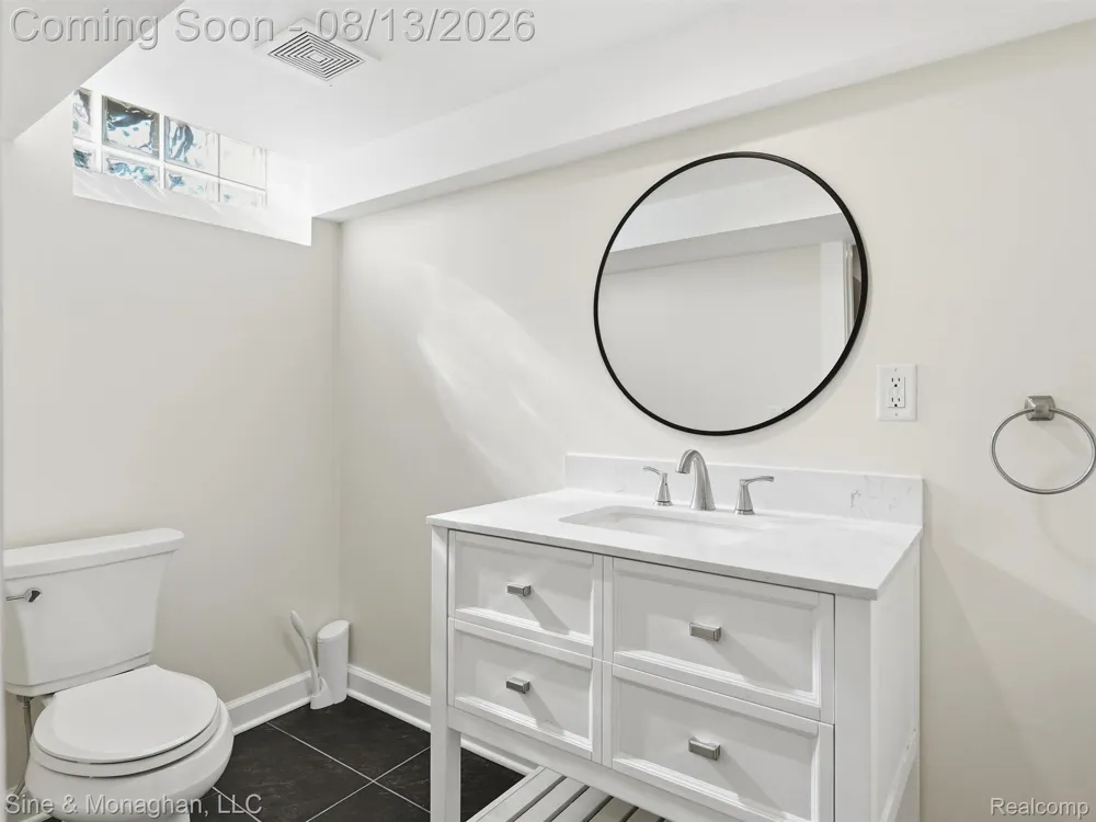 1327 Alicia Court Royal Oak City, MI 48073