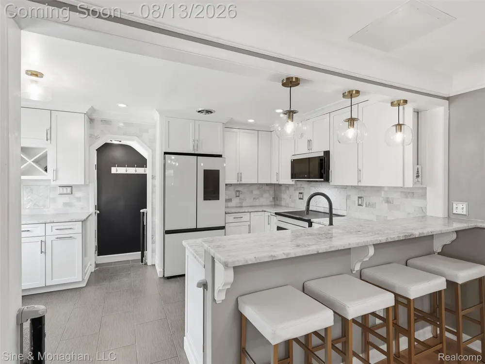 1327 Alicia Court Royal Oak City, MI 48073