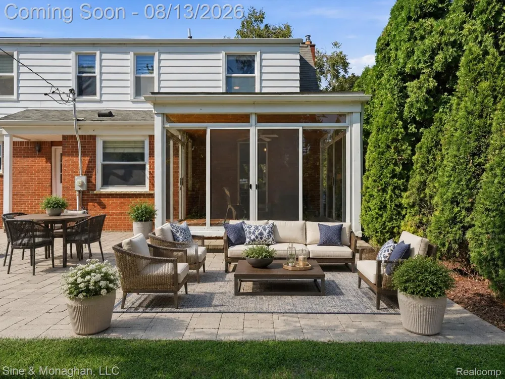 1327 Alicia Court Royal Oak City, MI 48073
