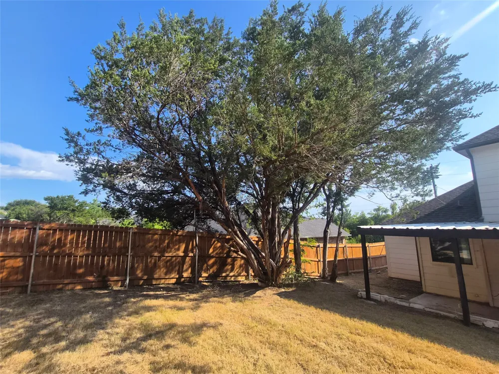 5817 Stonegate Circle Granbury, TX 76048
