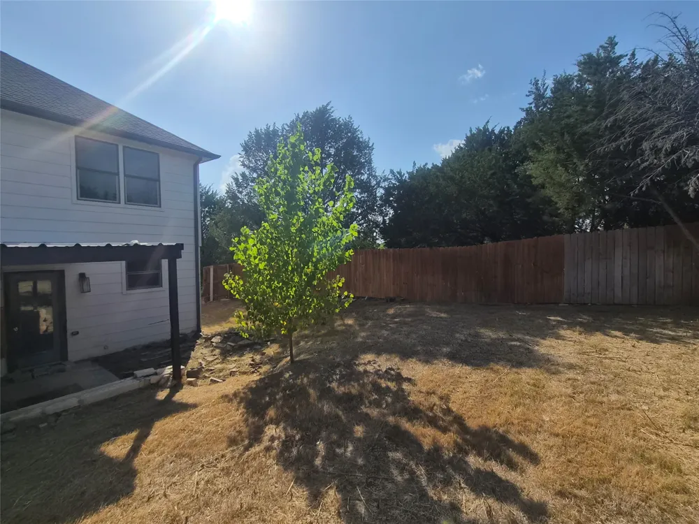 5817 Stonegate Circle Granbury, TX 76048