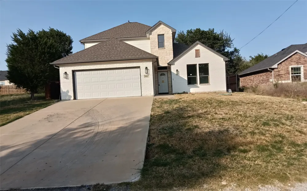 5817 Stonegate Circle Granbury, TX 76048