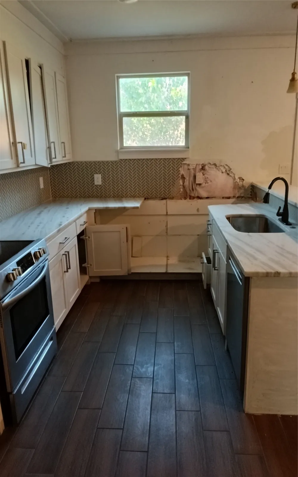 5817 Stonegate Circle Granbury, TX 76048
