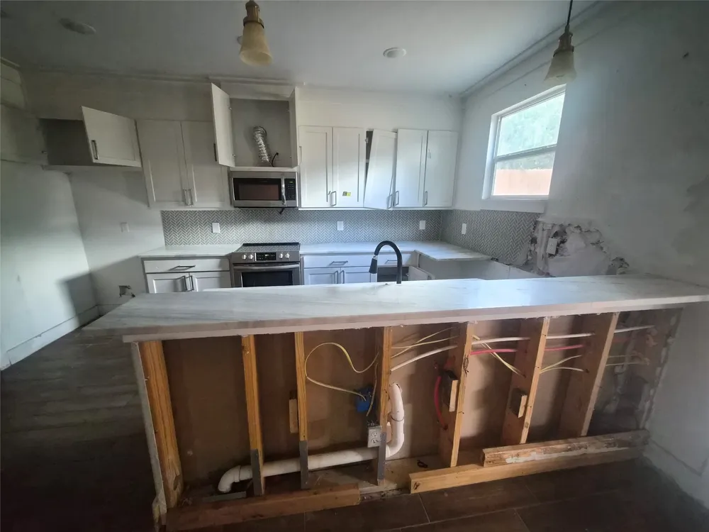 5817 Stonegate Circle Granbury, TX 76048