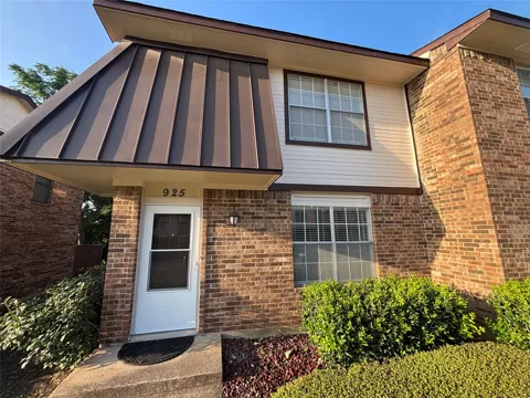 925 Cedar Terrace