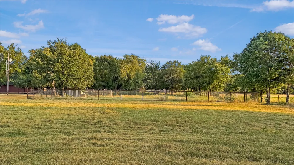697 County Road 166 Whitesboro, TX 76273