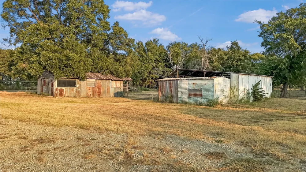 697 County Road 166 Whitesboro, TX 76273
