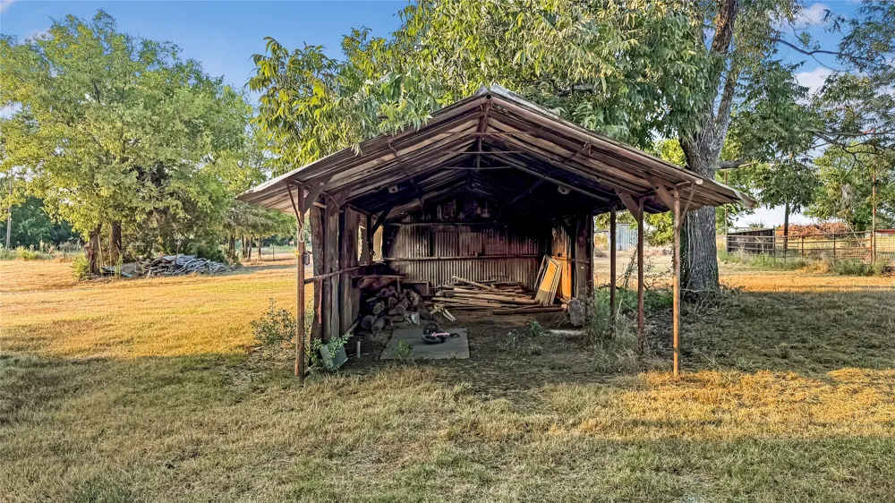 697 County Road 166 Whitesboro, TX 76273