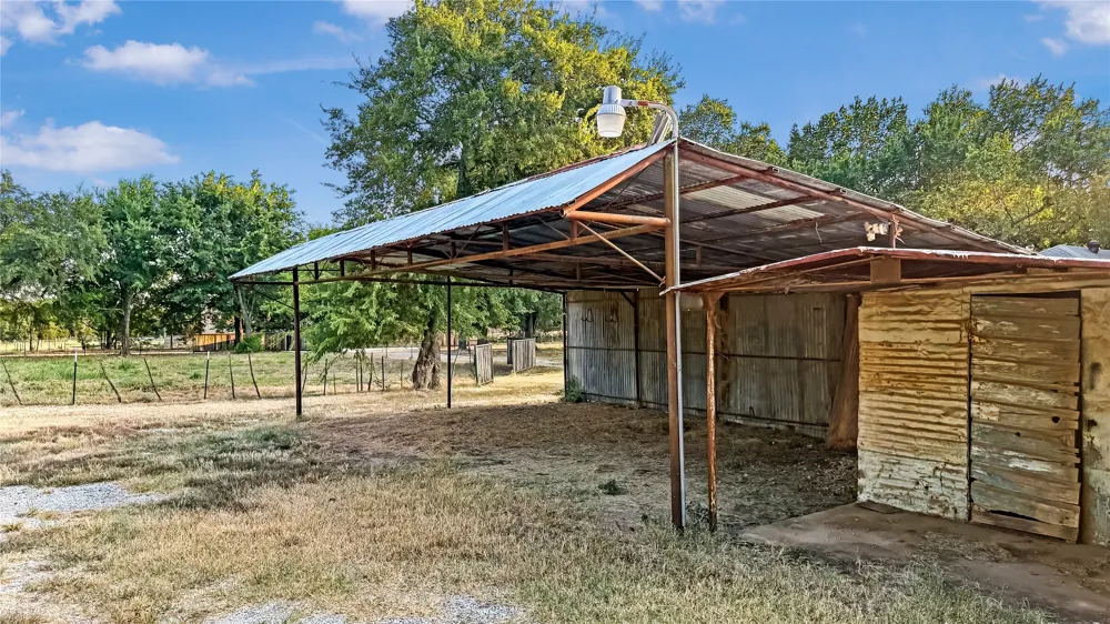 697 County Road 166 Whitesboro, TX 76273