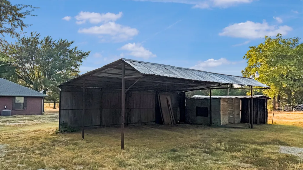 697 County Road 166 Whitesboro, TX 76273