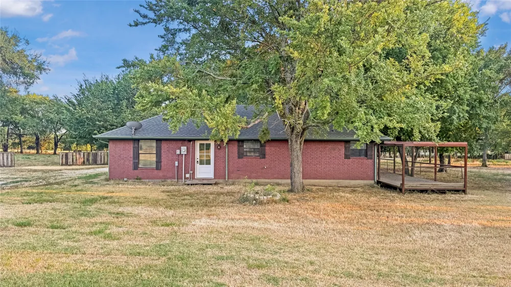 697 County Road 166 Whitesboro, TX 76273