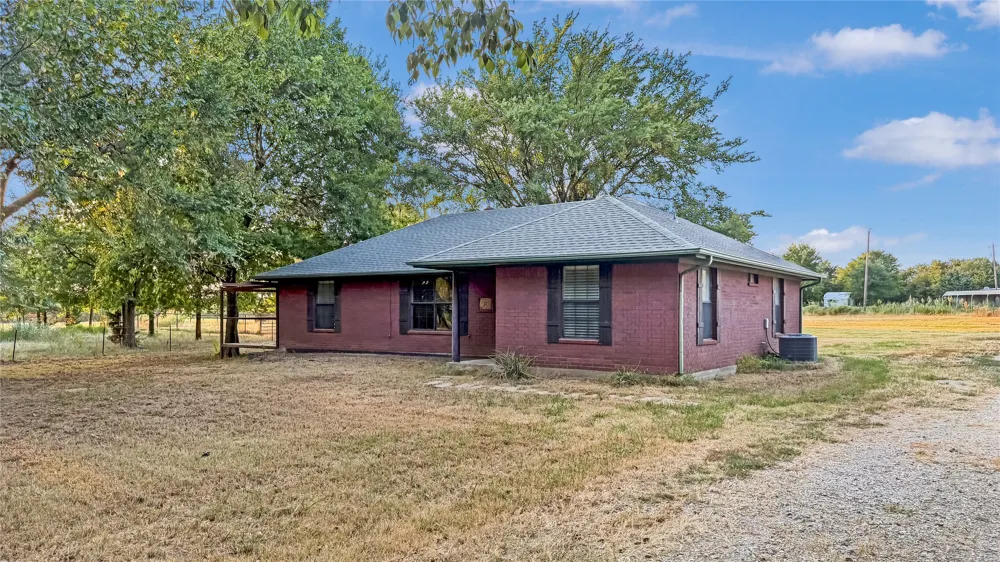 697 County Road 166 Whitesboro, TX 76273