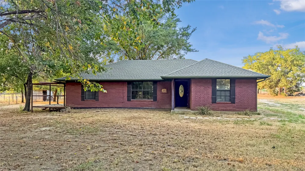 697 County Road 166 Whitesboro, TX 76273