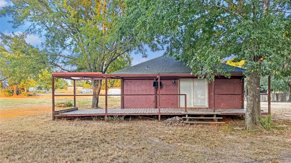 697 County Road 166 Whitesboro, TX 76273