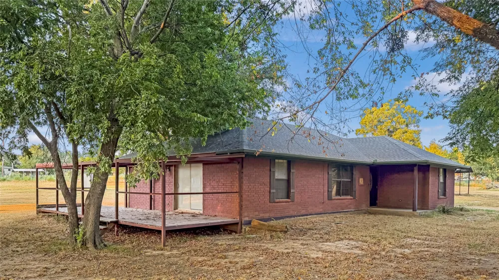 697 County Road 166 Whitesboro, TX 76273