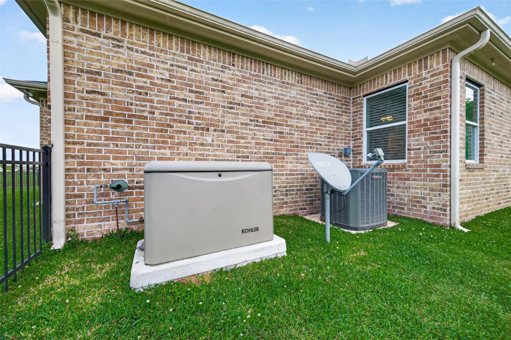803 Lily Lane Rosharon, TX 77583