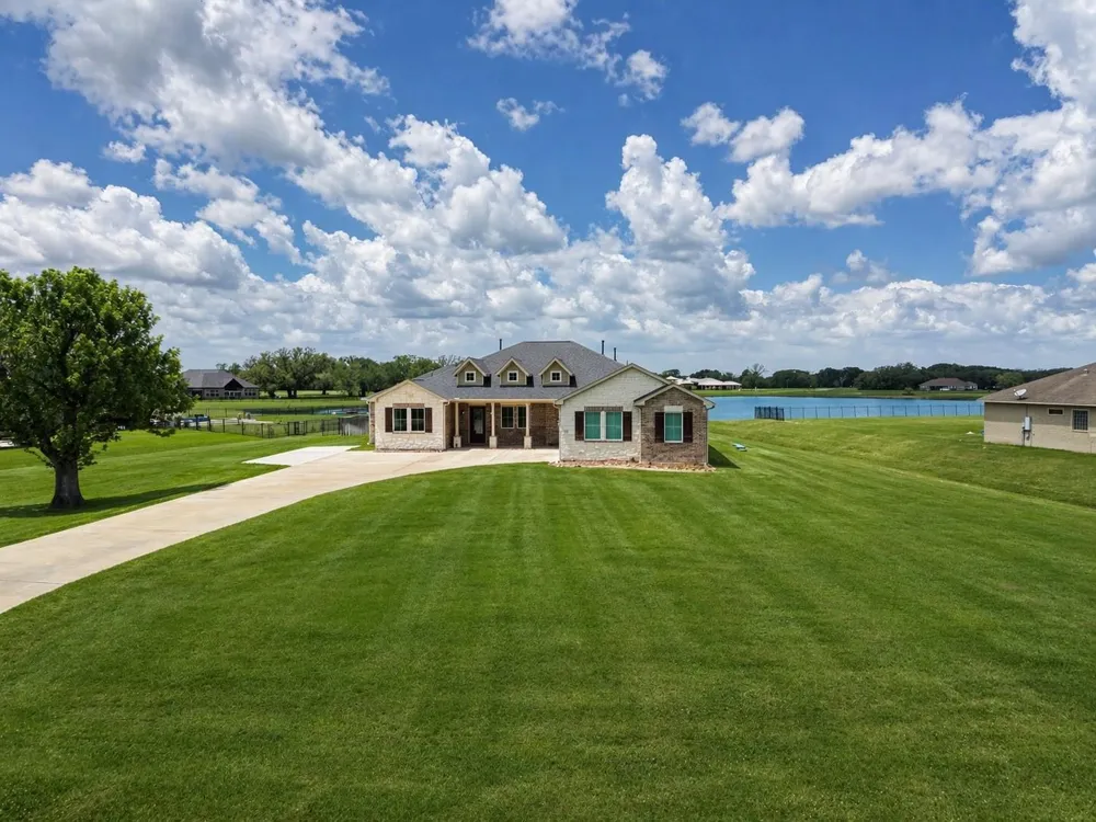 803 Lily Lane Rosharon, TX 77583