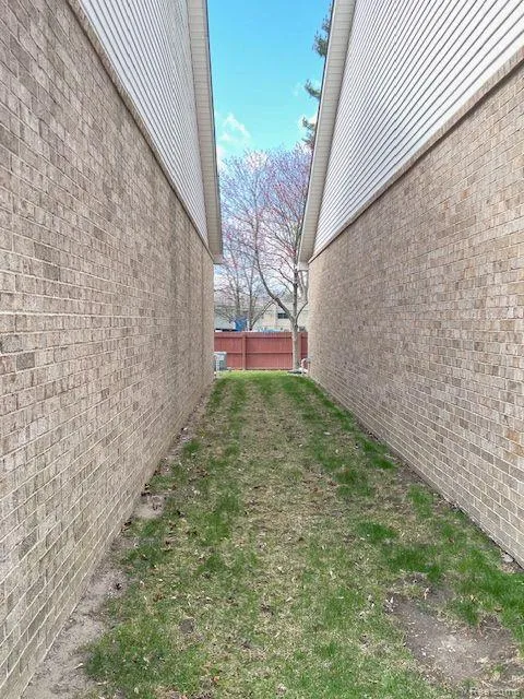 30885 LEE FRANK LANE Madison Heights City, MI 48071