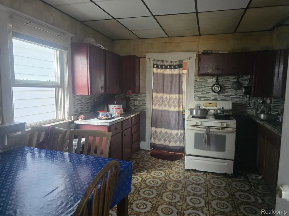 2960 Jacob Street Hamtramck City, MI 48212