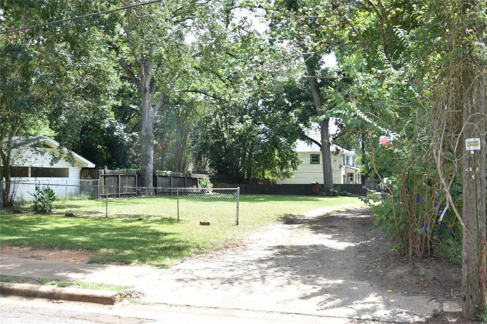 711 Lamar Ave Crockett, TX 75835