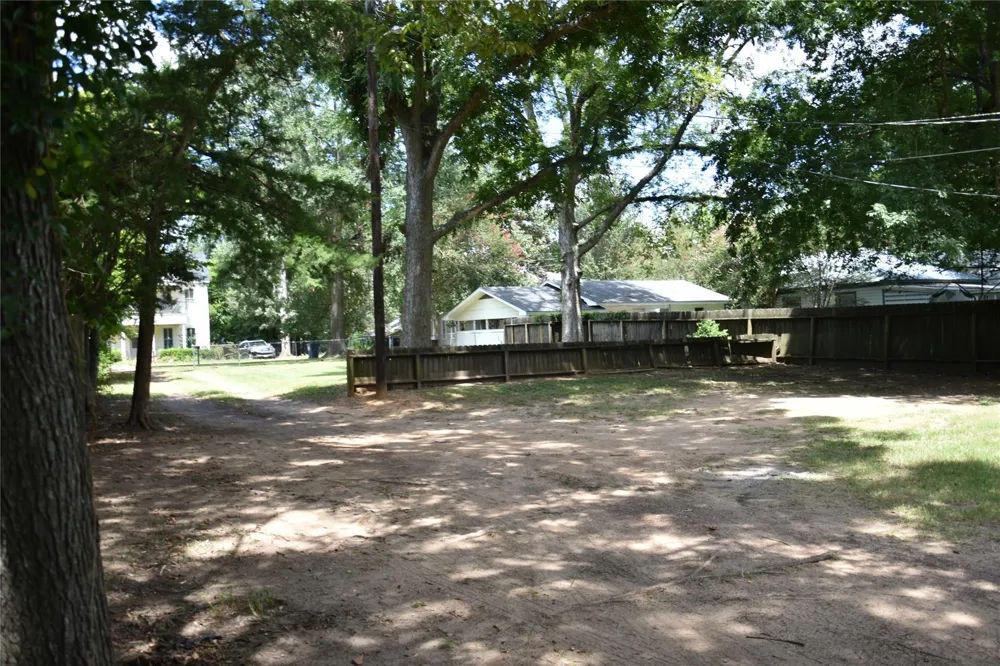 711 Lamar Ave Crockett, TX 75835