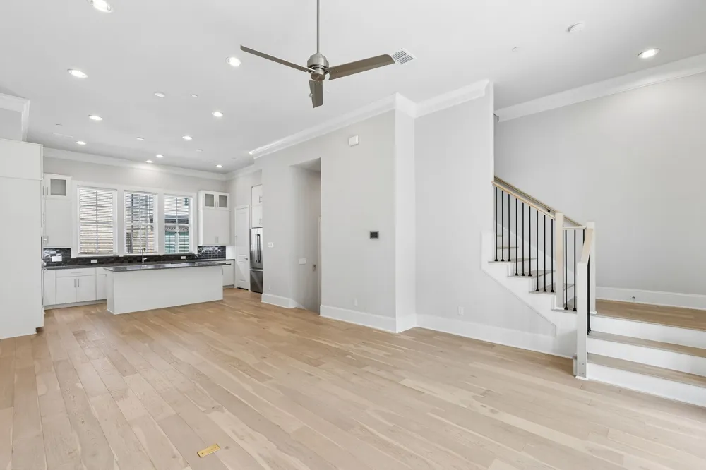 14995 Oak Street Addison, TX 75001
