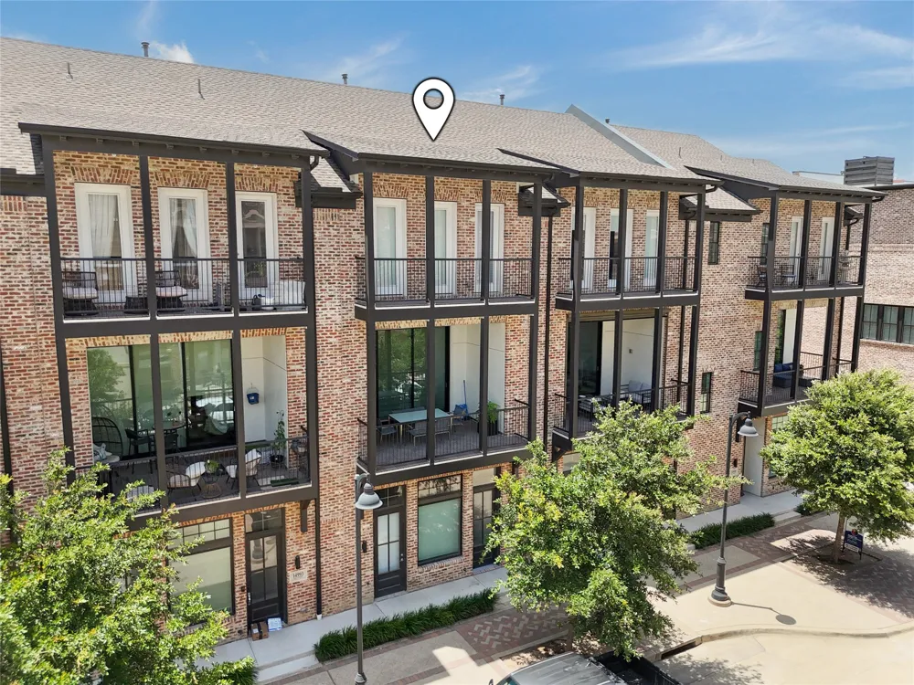 14995 Oak Street Addison, TX 75001