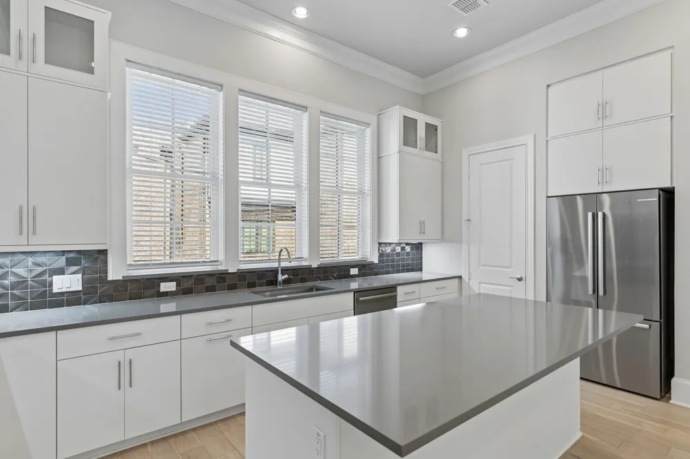14995 Oak Street Addison, TX 75001