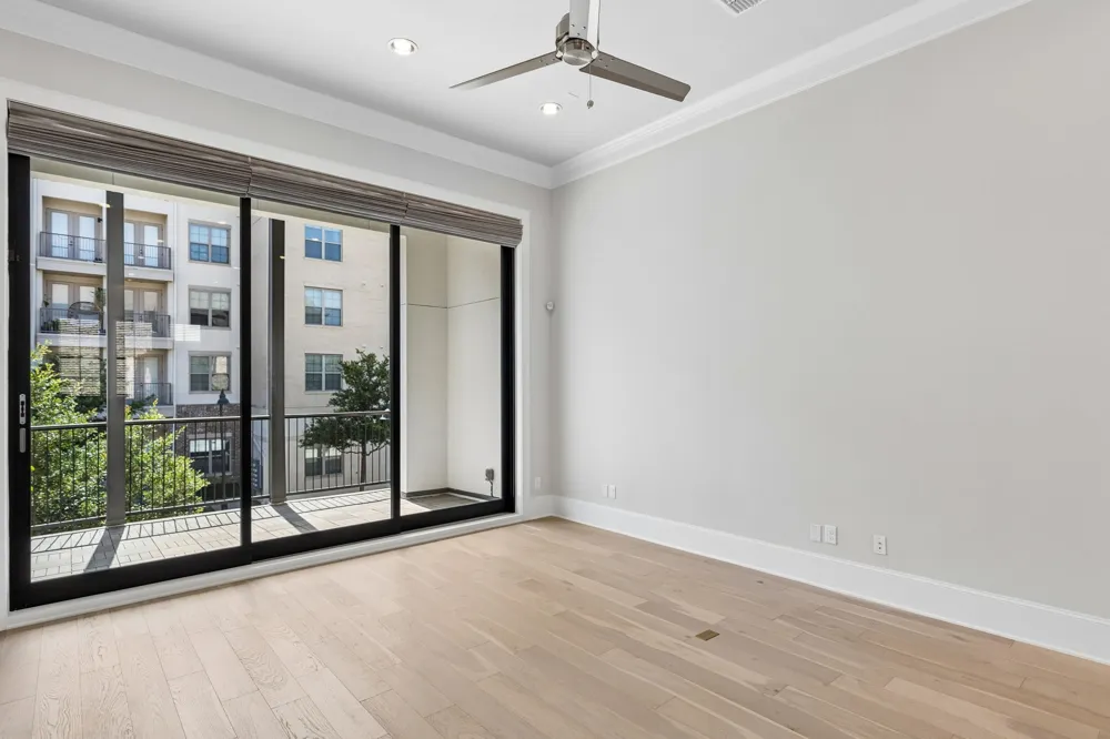 14995 Oak Street Addison, TX 75001