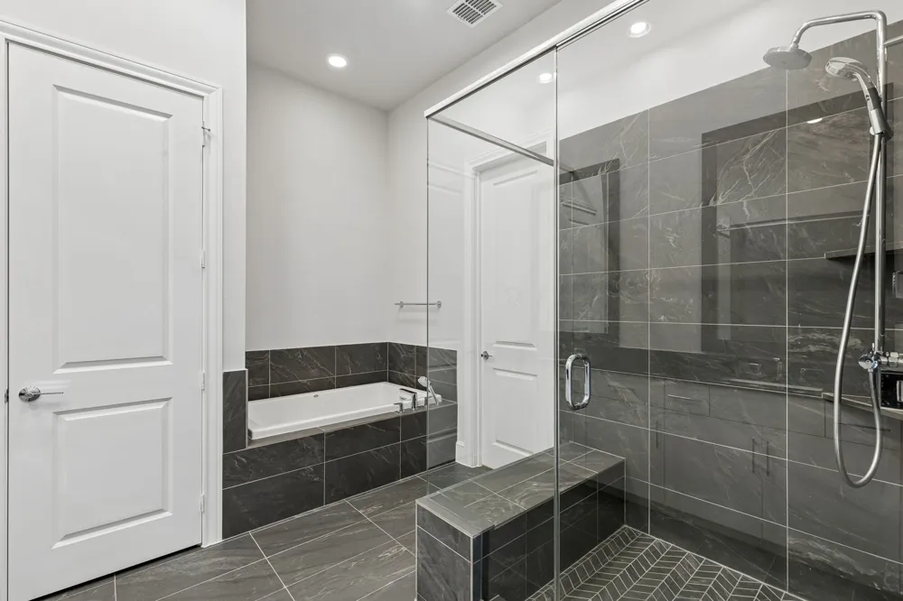 14995 Oak Street Addison, TX 75001