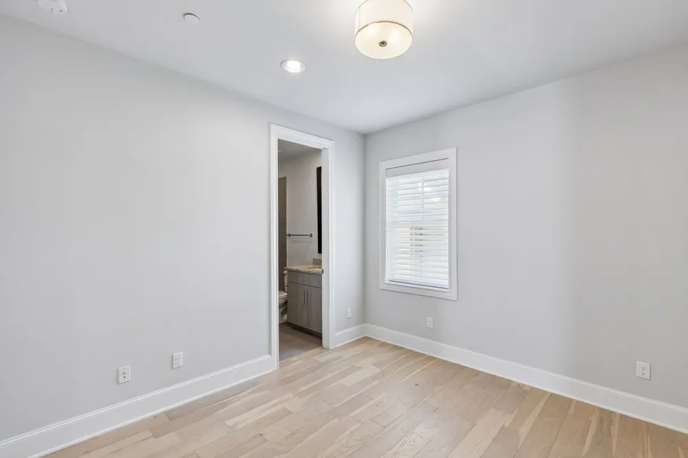 14995 Oak Street Addison, TX 75001
