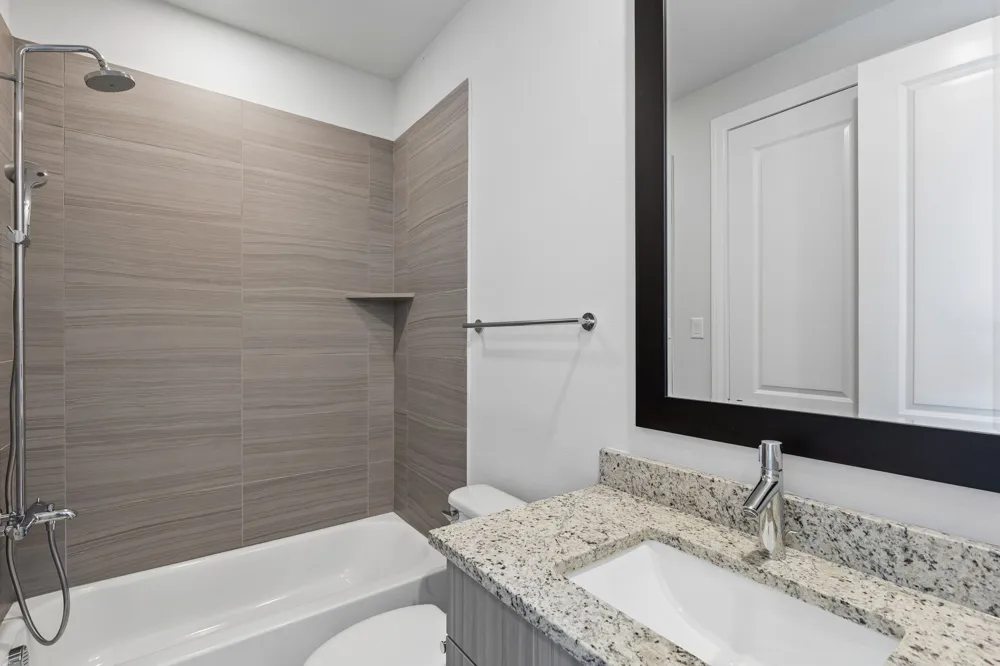 14995 Oak Street Addison, TX 75001