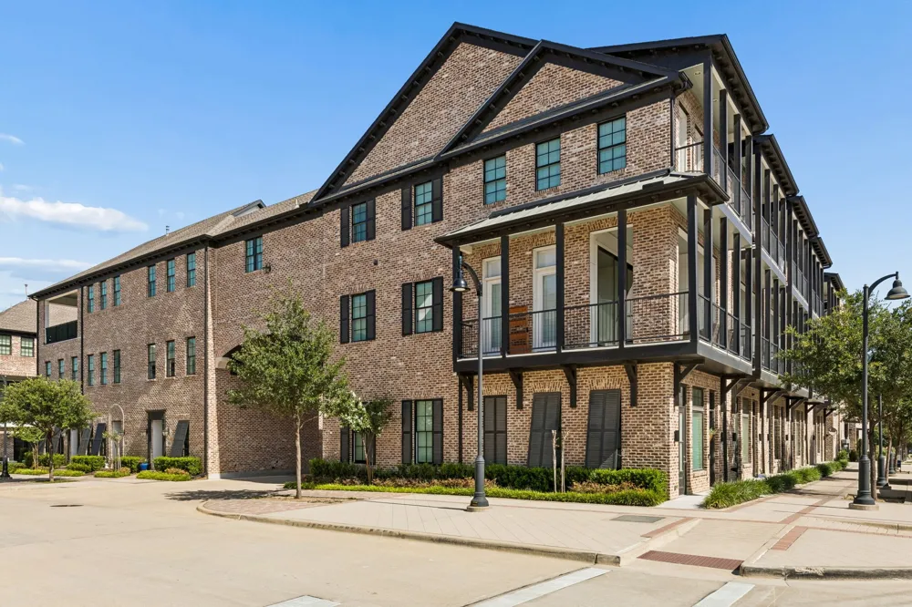 14995 Oak Street Addison, TX 75001