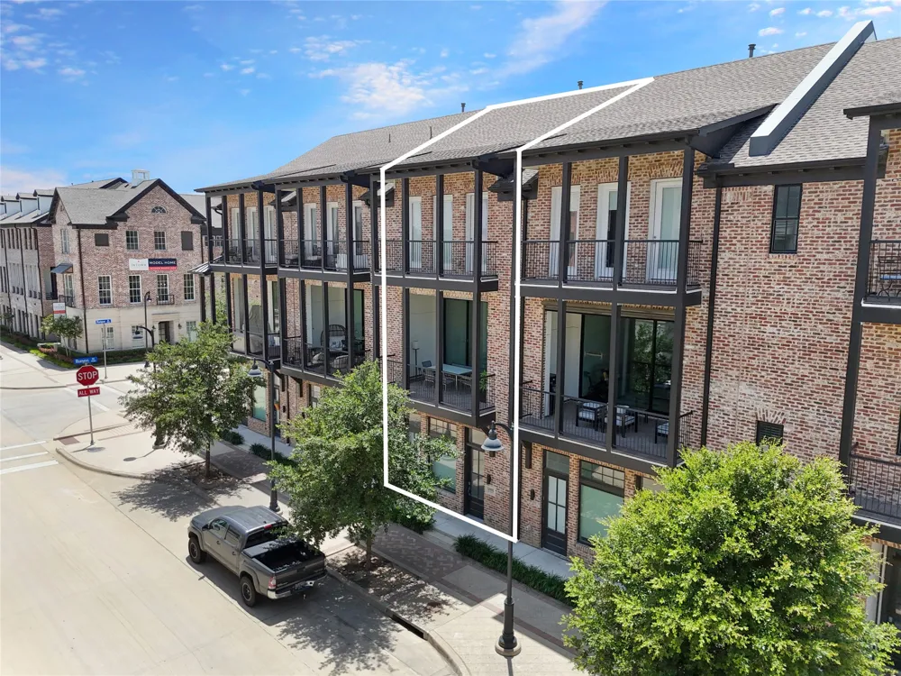 14995 Oak Street Addison, TX 75001