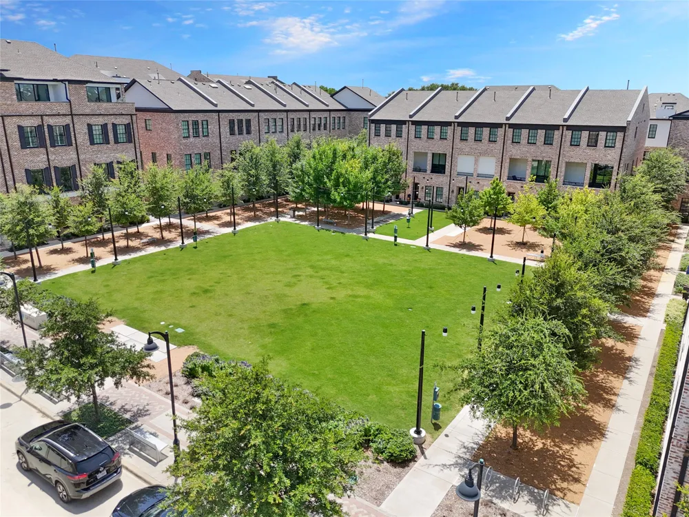 14995 Oak Street Addison, TX 75001