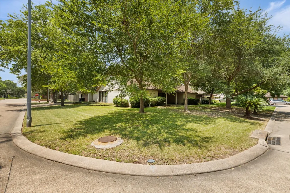 1103 Pecan Circle Seabrook, TX 77586