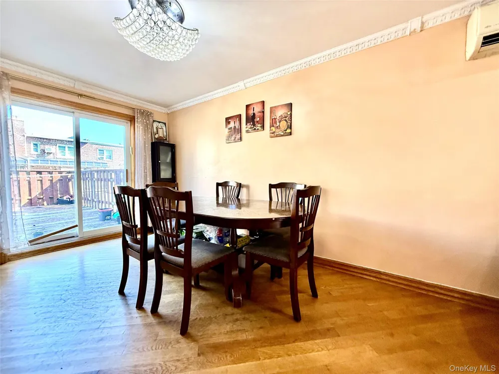 15043 77th Road Flushing, NY 11367