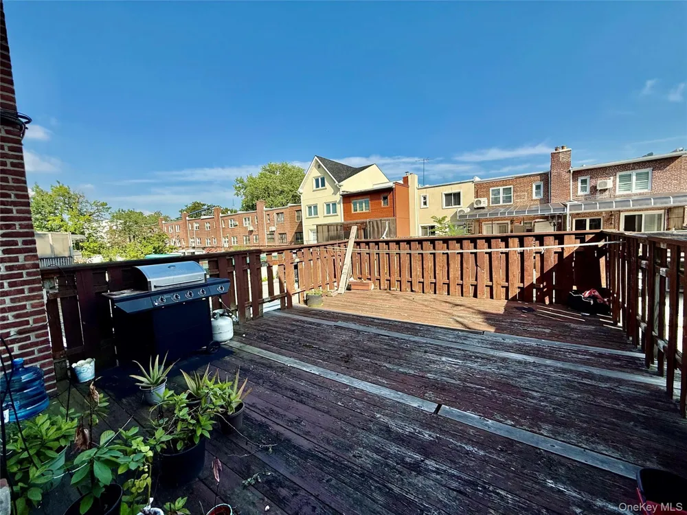 15043 77th Road Flushing, NY 11367