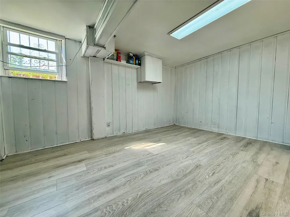 15043 77th Road Flushing, NY 11367